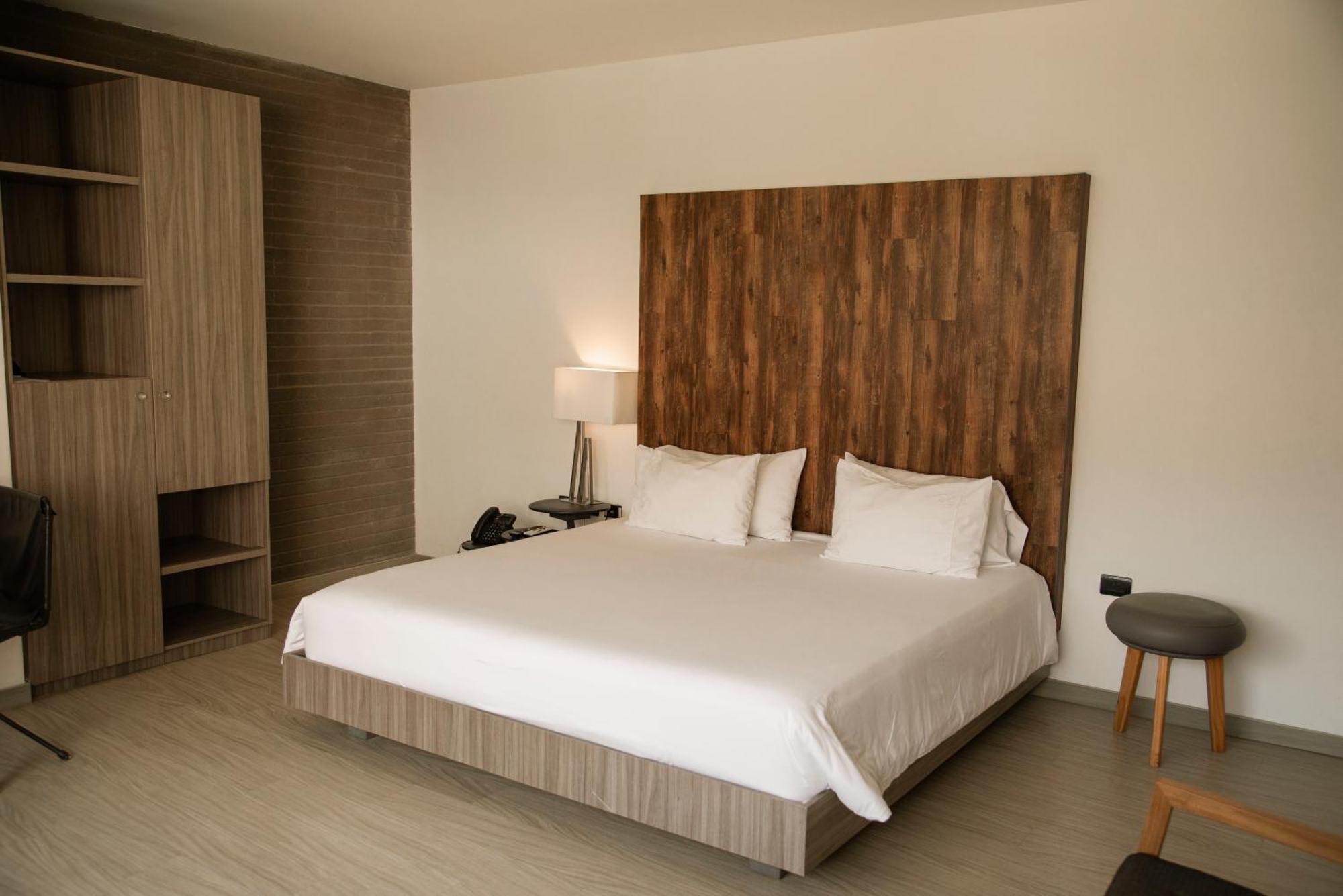 V Grand Hotel, A Member Of Radisson Individuals Medellín Kültér fotó